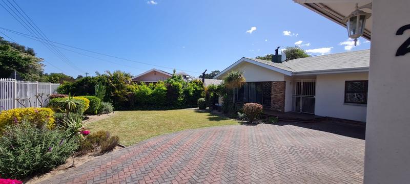 5 Bedroom Property for Sale in De La Haye Western Cape